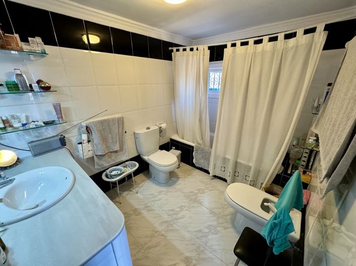 Image No.18-4 Bed Villa for sale