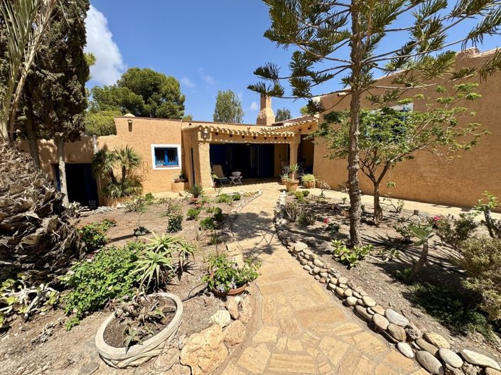 Image No.10-4 Bed Villa for sale