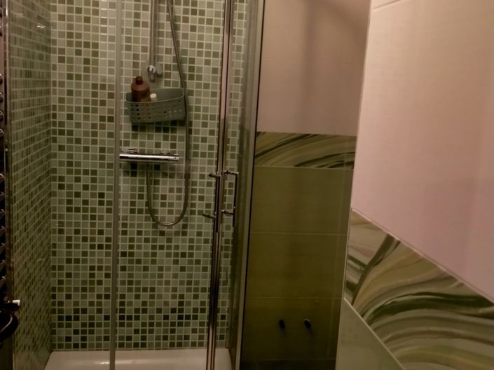 Image No.17-7 Bed Property for sale