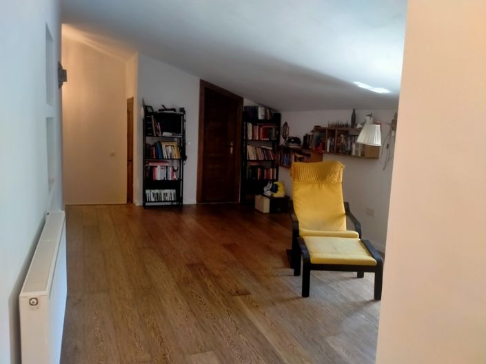 Image No.5-7 Bed Property for sale