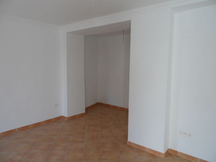 Image No.10-9 Bed Property for sale