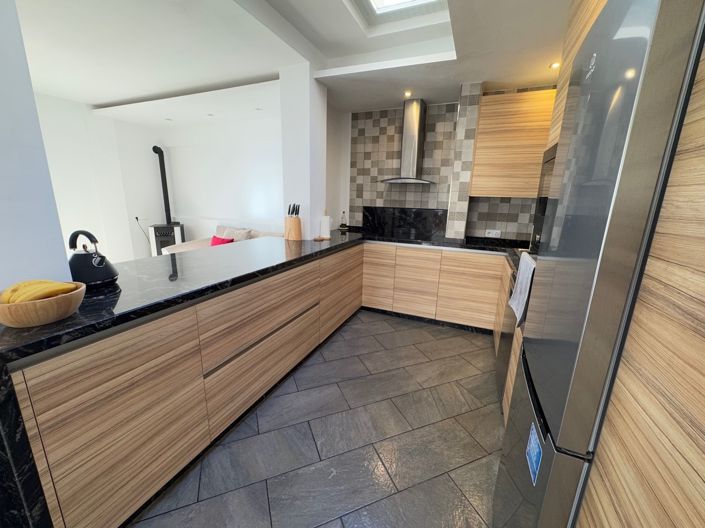 Image No.13-3 Bed Property for sale