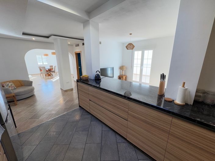 Image No.14-3 Bed Property for sale