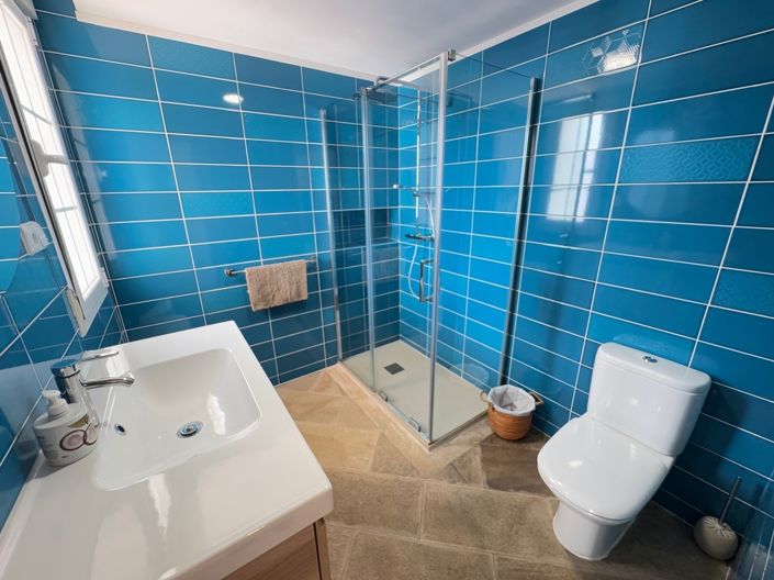 Image No.17-3 Bed Property for sale