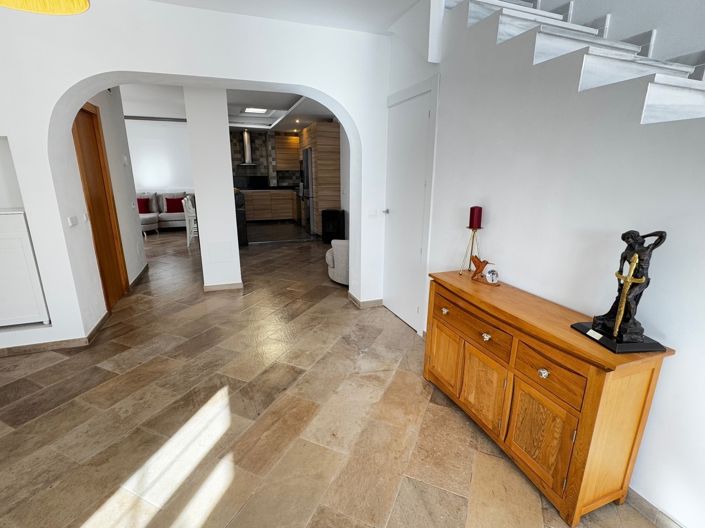 Image No.18-3 Bed Property for sale