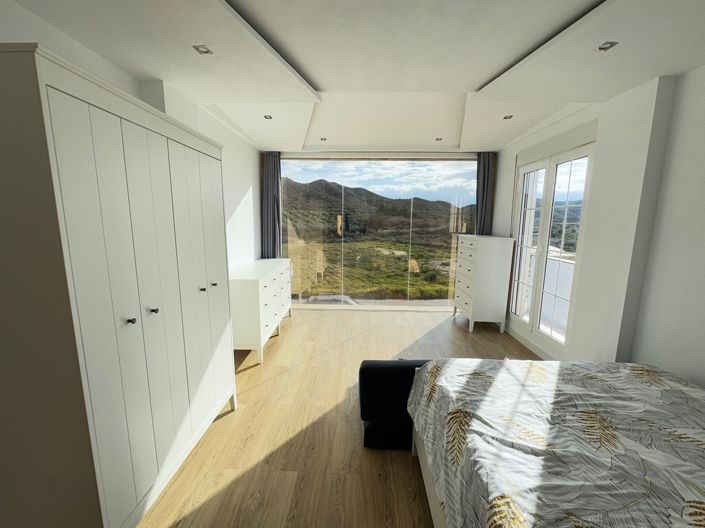 Image No.20-3 Bed Property for sale