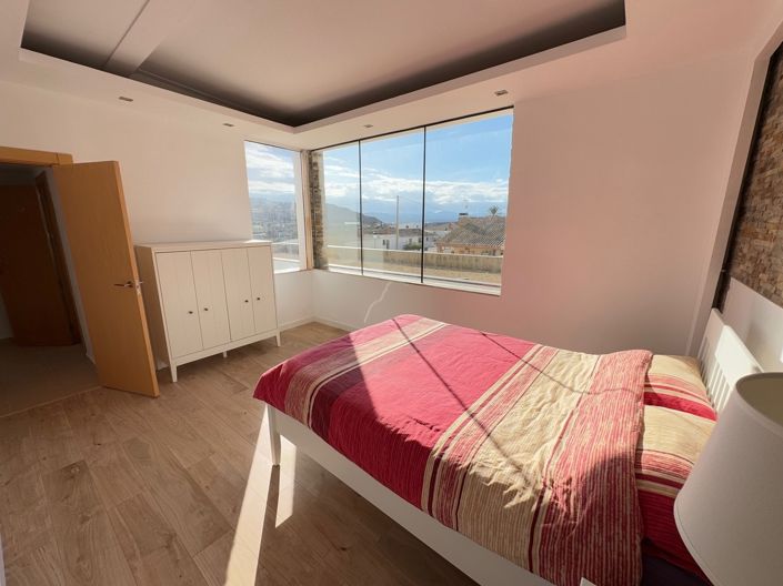 Image No.24-3 Bed Property for sale