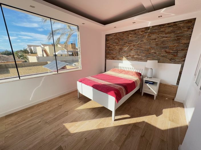 Image No.25-3 Bed Property for sale