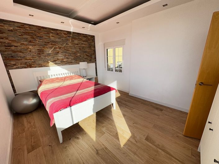 Image No.26-3 Bed Property for sale