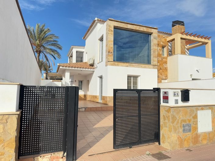 Image No.29-3 Bed Property for sale