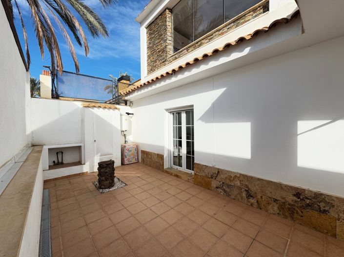 Image No.6-3 Bed Property for sale