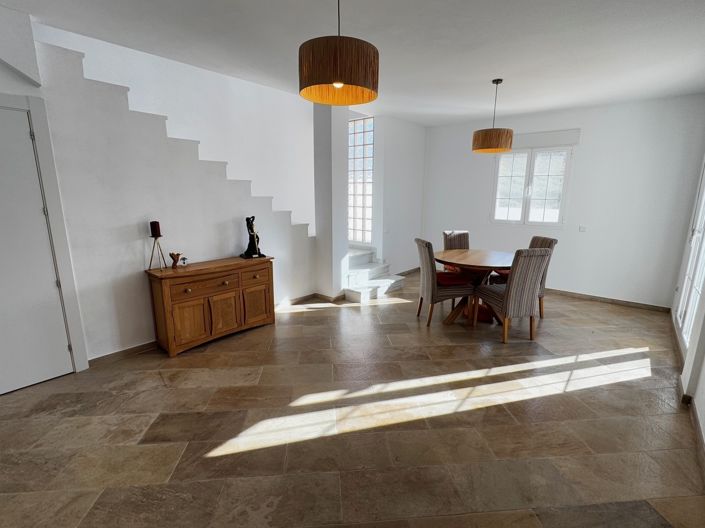 Image No.9-3 Bed Property for sale