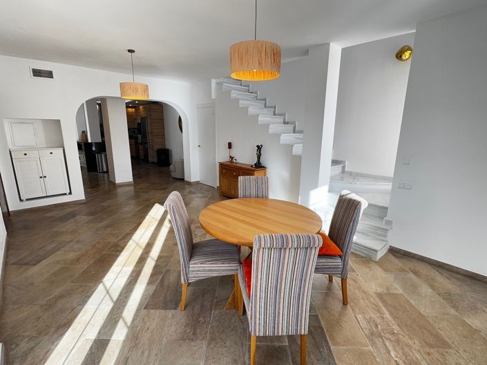 Image No.10-3 Bed Property for sale