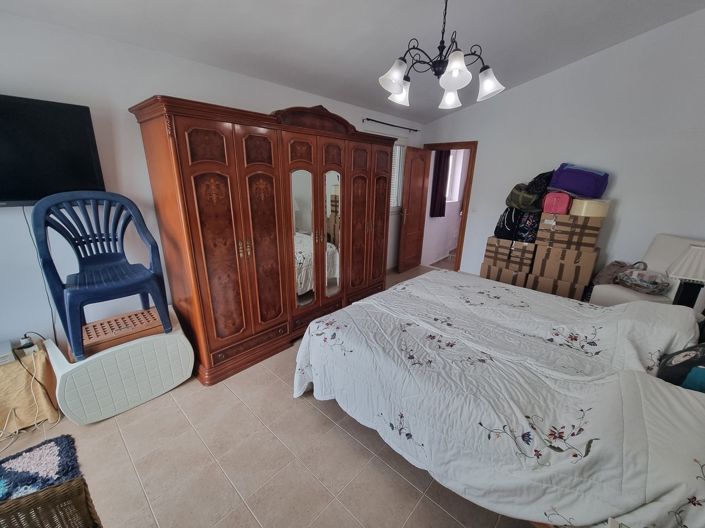 Image No.15-3 Bed Property for sale