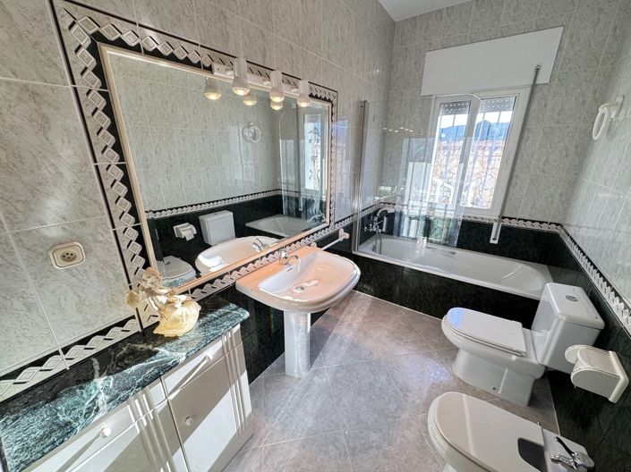 Image No.15-4 Bed Villa for sale