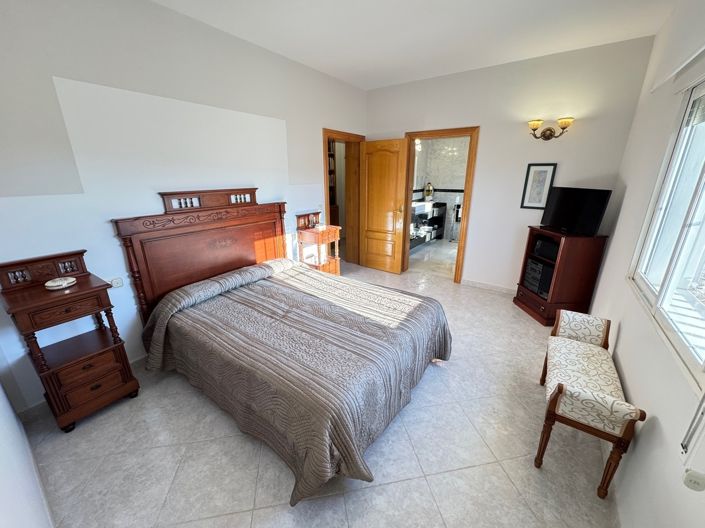 Image No.8-4 Bed Villa for sale