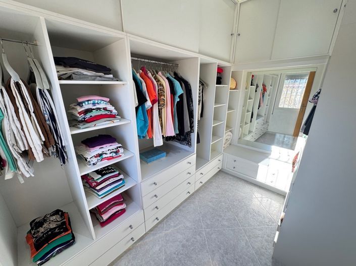 Image No.10-4 Bed Villa for sale