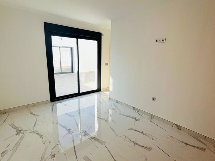 Image No.10-3 Bed Villa for sale