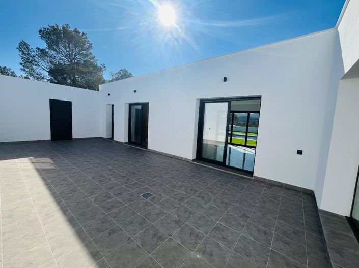 Image No.27-3 Bed Villa for sale