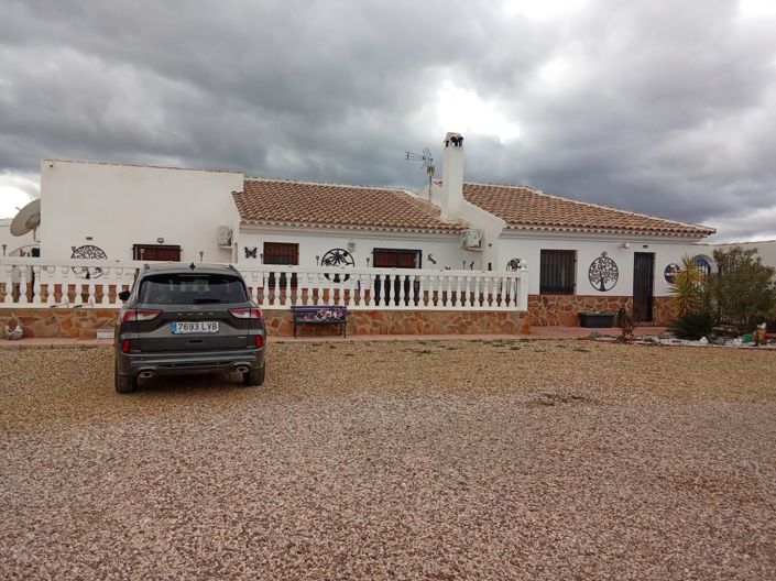 Image No.1-4 Bed Villa for sale