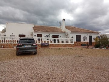 4 Bed Villa for sale