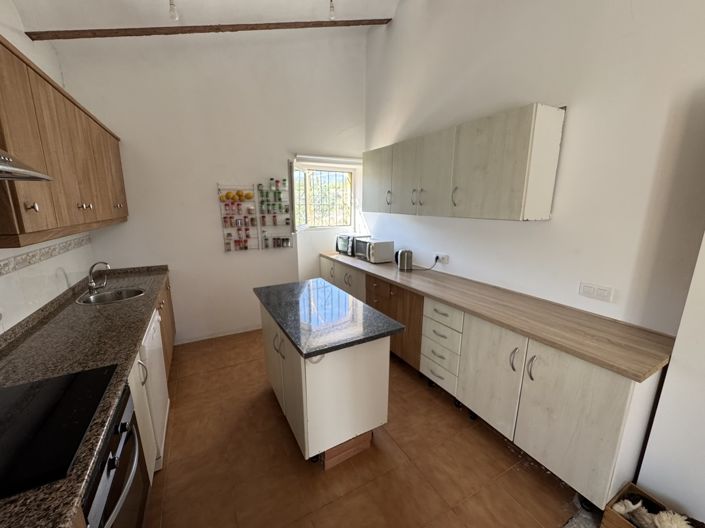 Image No.12-3 Bed Property for sale