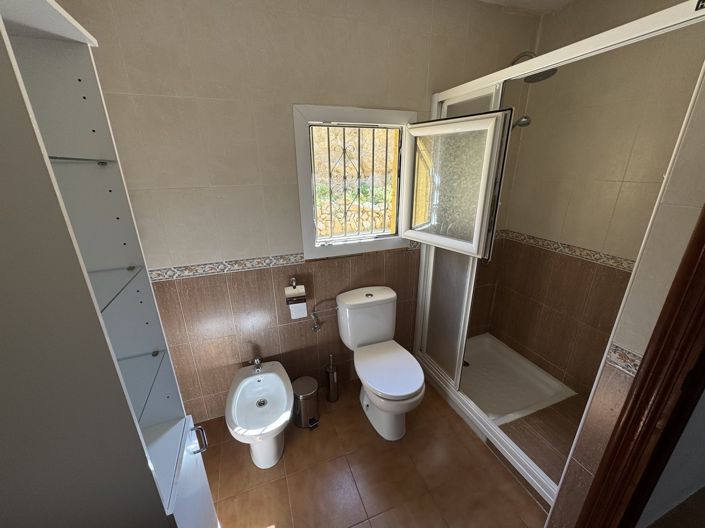 Image No.15-3 Bed Property for sale