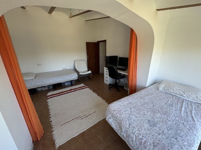 Image No.18-3 Bed Property for sale