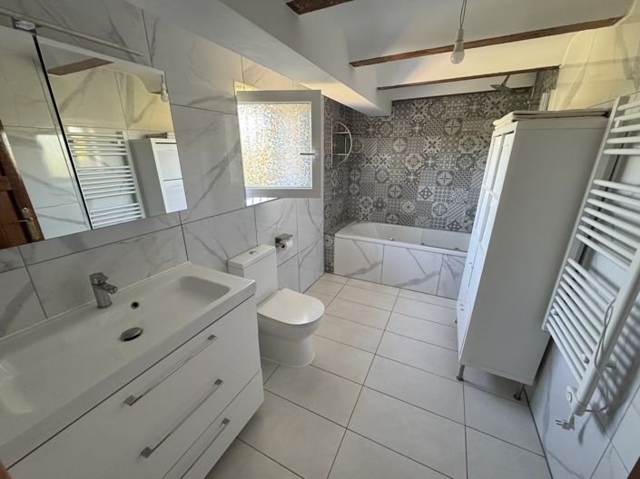 Image No.21-3 Bed Property for sale