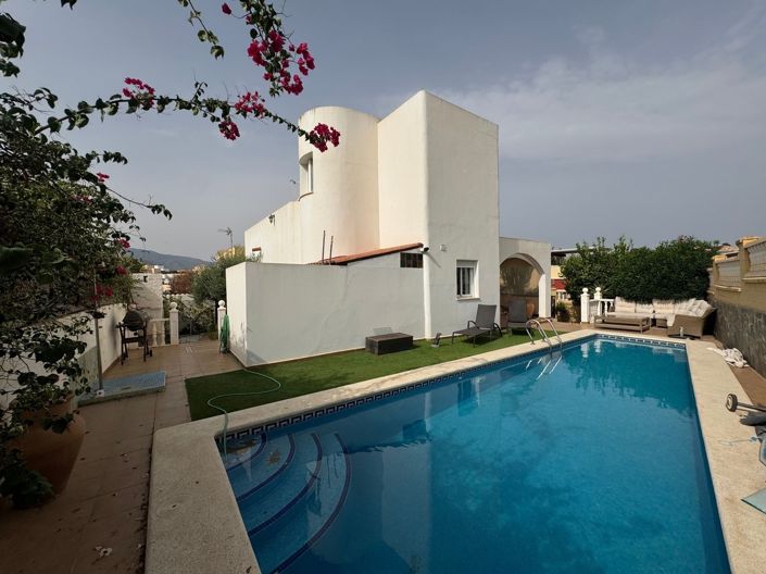 Image No.2-3 Bed Villa for sale