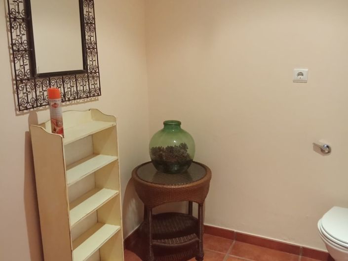 Image No.12-6 Bed Property for sale