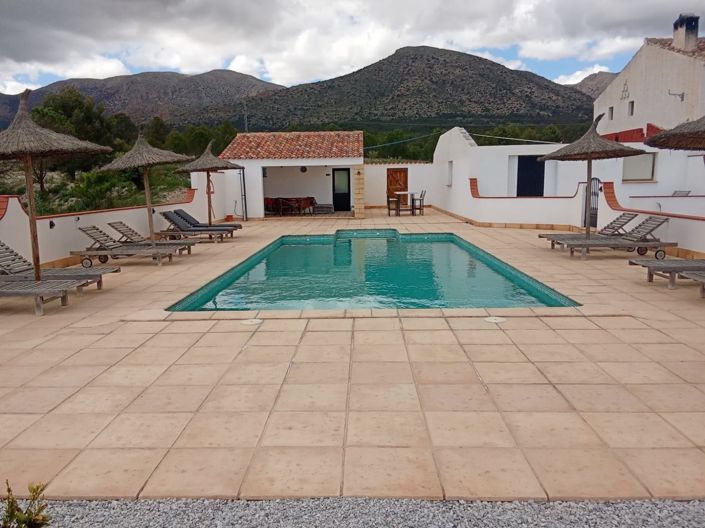 Image No.16-6 Bed Property for sale