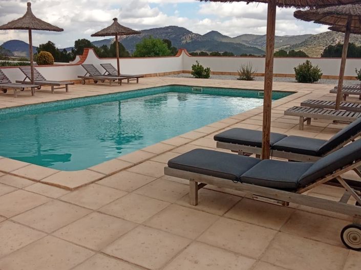 Image No.18-6 Bed Property for sale