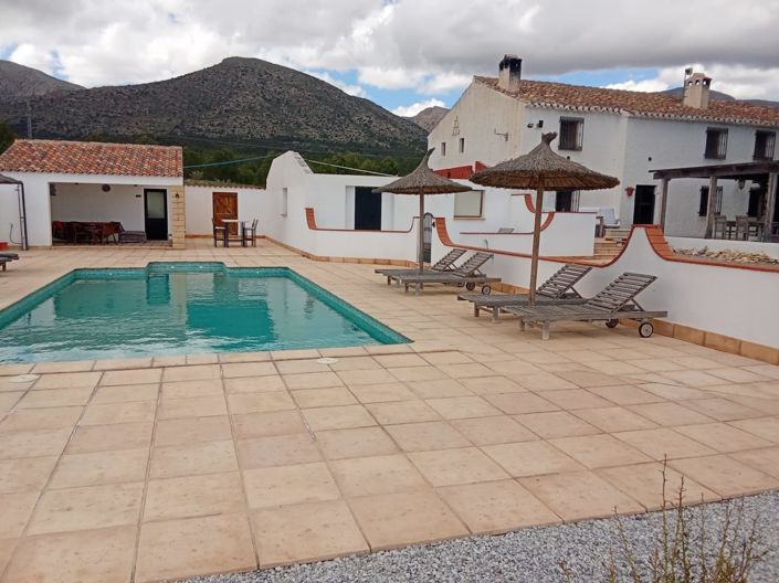 Image No.19-6 Bed Property for sale