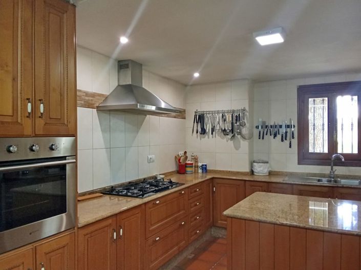 Image No.2-6 Bed Property for sale