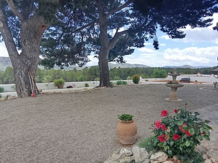 Image No.25-6 Bed Property for sale