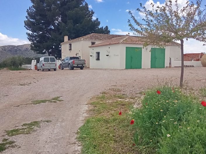 Image No.26-6 Bed Property for sale