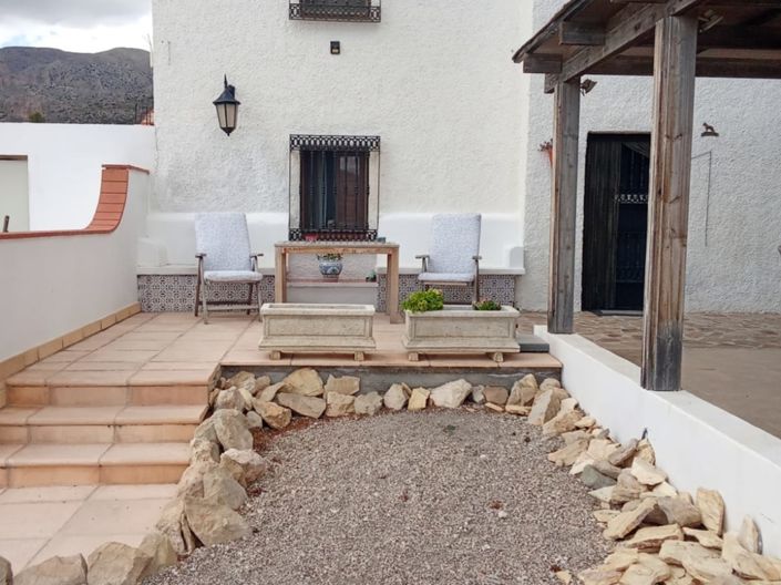 Image No.27-6 Bed Property for sale