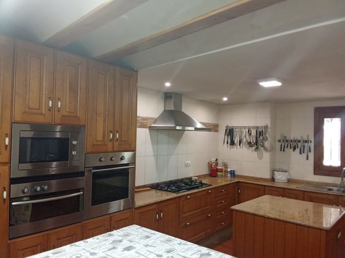 Image No.4-6 Bed Property for sale