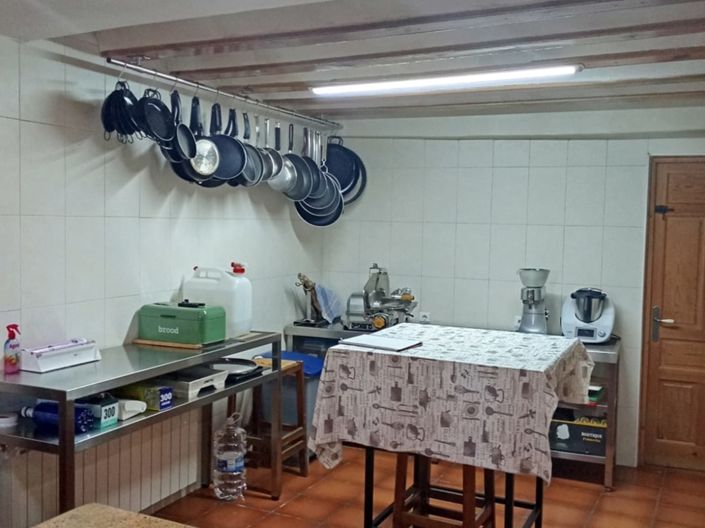 Image No.9-6 Bed Property for sale