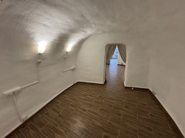 Image No.11-2 Bed House for sale