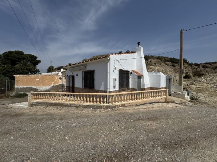 Image No.25-2 Bed House for sale