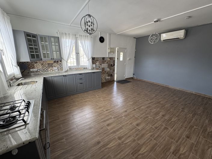 Image No.4-2 Bed House for sale