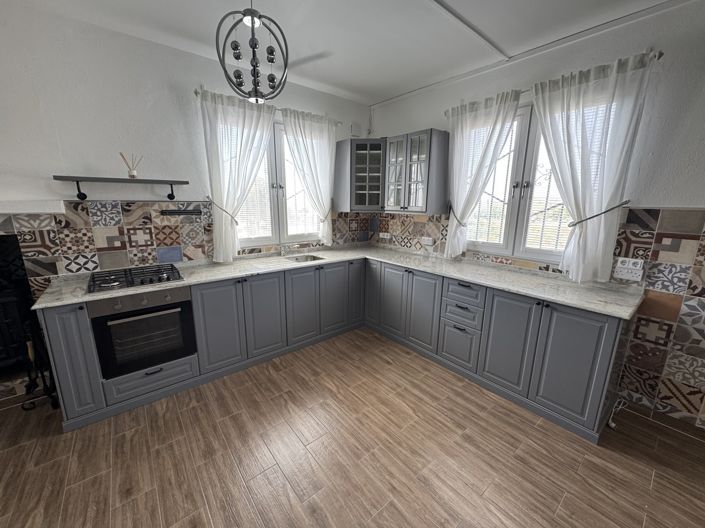 Image No.5-2 Bed House for sale