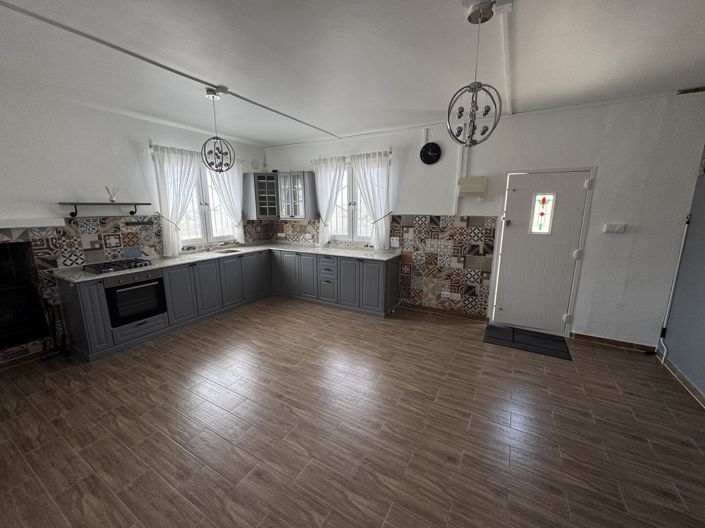 Image No.7-2 Bed House for sale