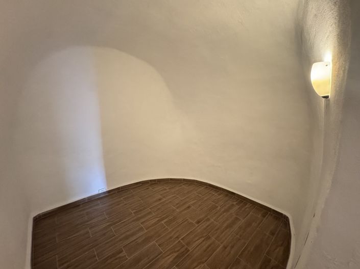 Image No.10-2 Bed House for sale