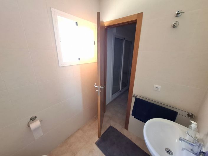 Image No.11-2 Bed Property for sale