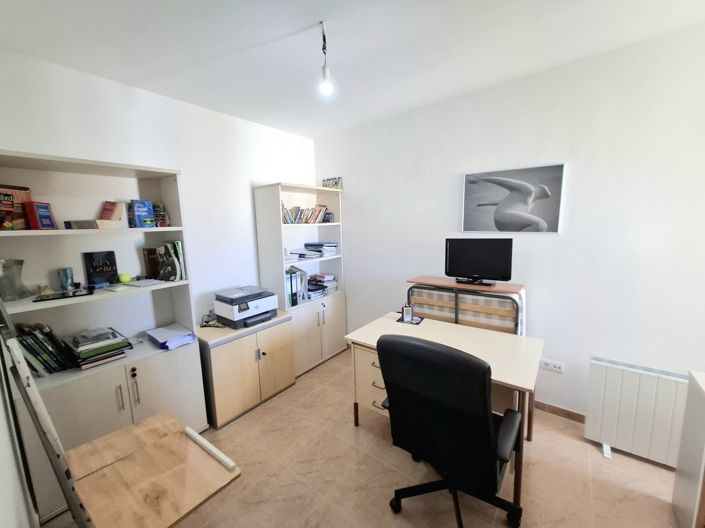 Image No.11-3 Bed Property for sale