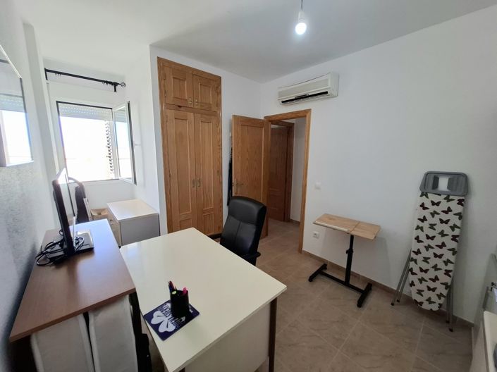 Image No.12-3 Bed Property for sale