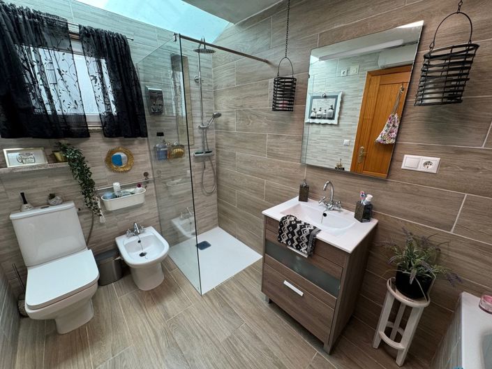 Image No.14-3 Bed Property for sale